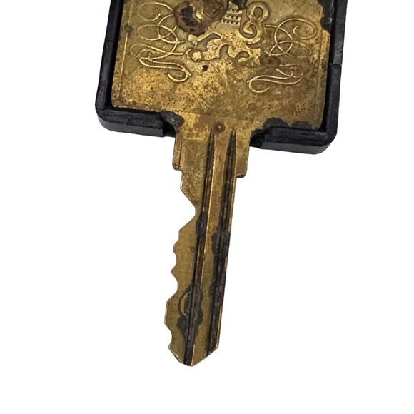 Vintage Hotel Key Fob Room 633 Lion Emblem - Picture 3 of 6